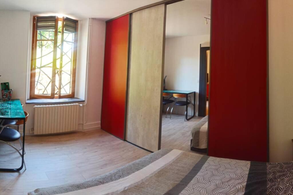* Rez De Chaussee Frontiere Suisse * *